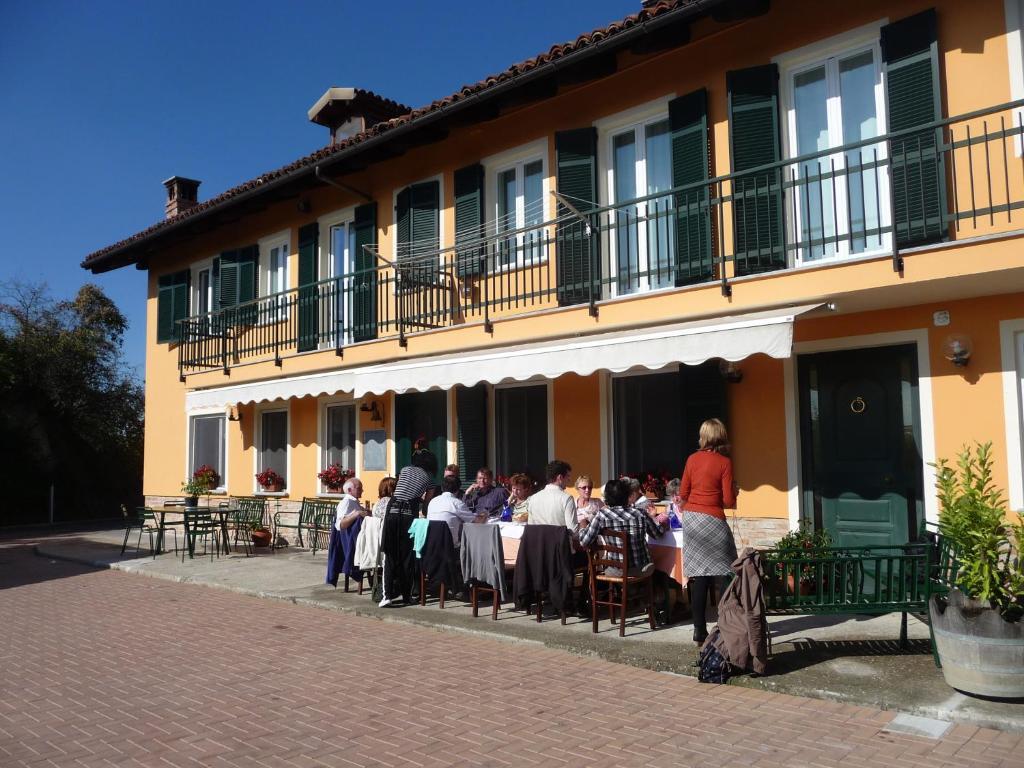 Agriturismo Cascina Vrona Villa Monteu Roero Exterior foto